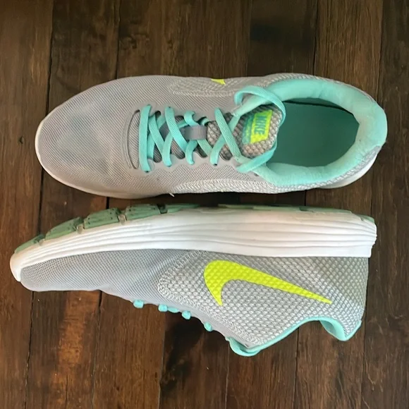 Nike Revolution Sneakers - Picture 4 of 7